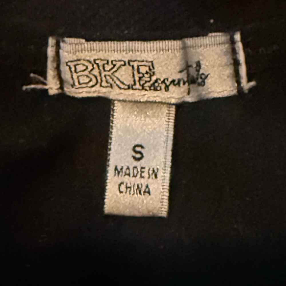 BKE Black Crop Top - Picture 2 of 2